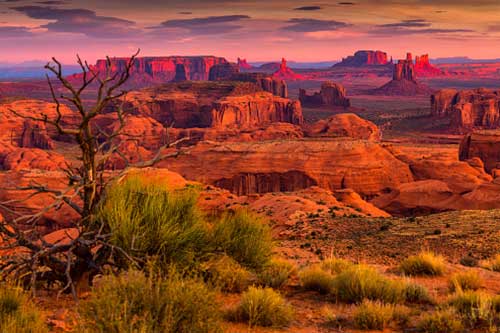 https://www.navajoblue.com/wp-content/uploads/2022/04/attractions-monument-valley.jpg